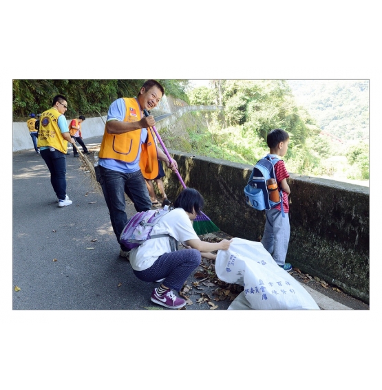 快樂的淨山活動，會長笑開懷